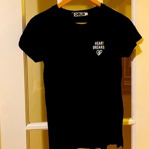 CHRLDR black  heart breaker t-shirt size small